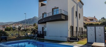 Residence con Piscina e Giardino
