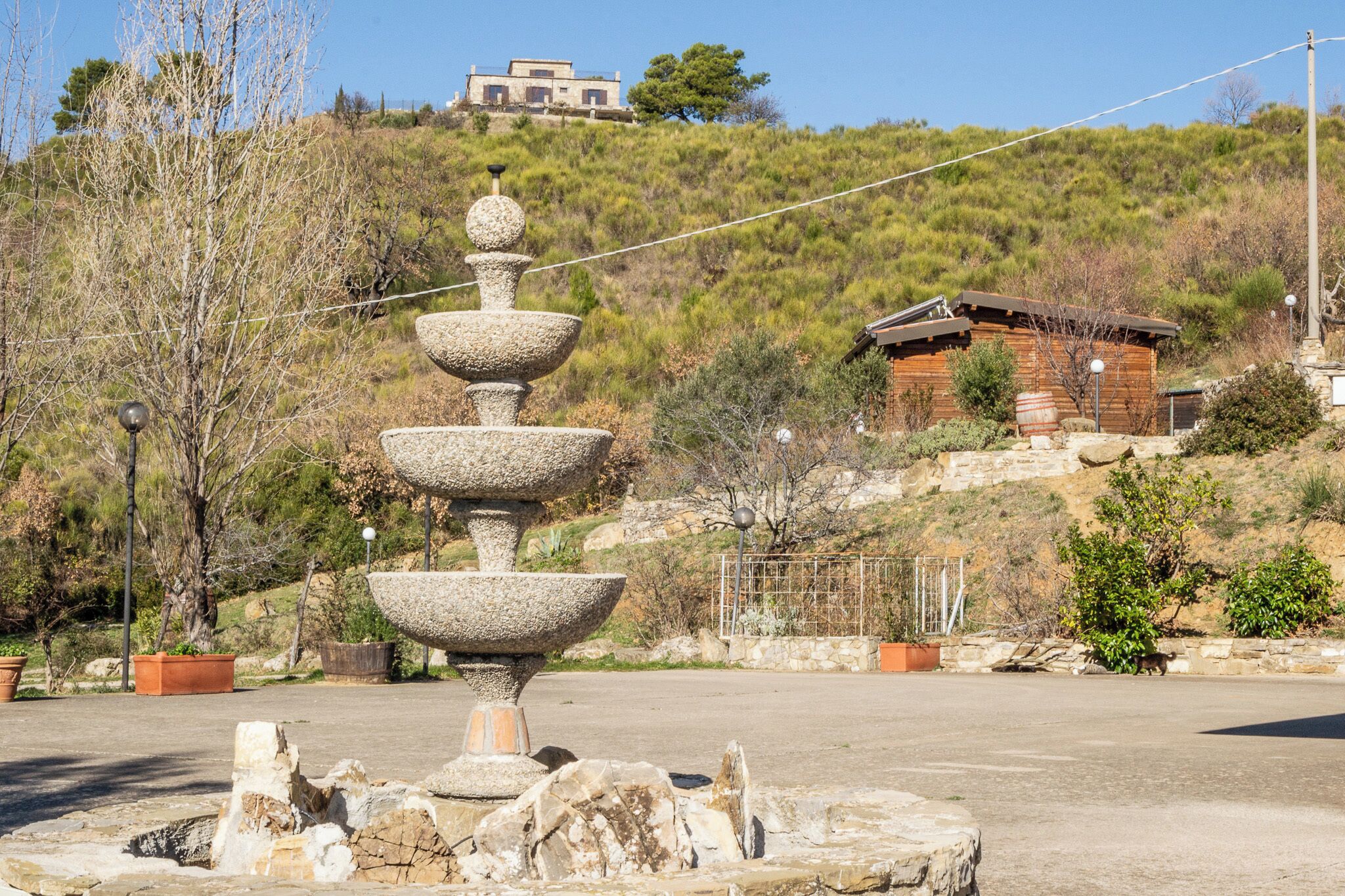 Vista frontal de la propiedad