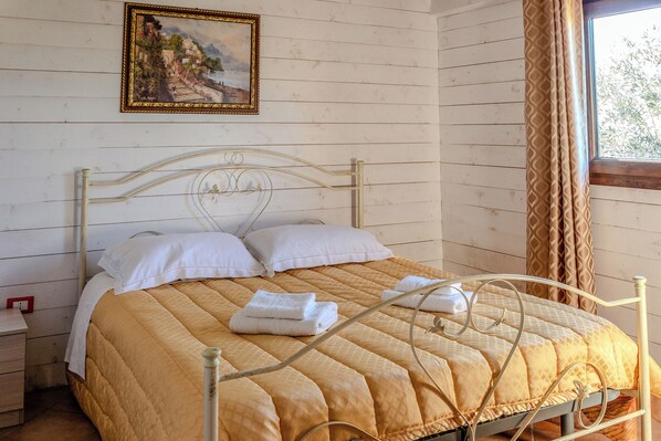 客房, 2 间卧室, 露台, 山景 | 免费 WiFi、床单