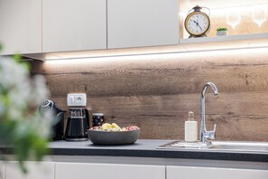Superior Apartment, 1 Bedroom, Courtyard View | Private kitchen