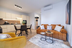 Superior Apartment, 1 Bedroom, Courtyard View | Living area