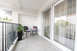 Superior Apartment, 1 Bedroom, Courtyard View | Terrace/patio