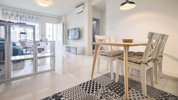 Appartement, 2 slaapkamers, terras, uitzicht op tuin | Dineerruimte