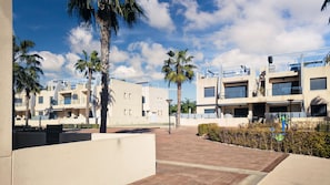 Departamento, 2 habitaciones, vista al jardín | Exterior
