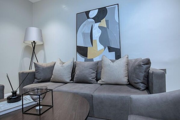 Deluxe Apartment, Balcony, City View | Living area