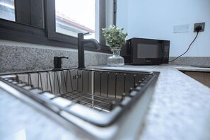 Leilighet – deluxe, balkong, byutsikt | Eget kjøkken | Kjøleskap, mikrobølgeovn, ovn og kokeplater