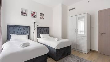 2 Schlafzimmer, Schreibtisch, Bügeleisen/Bügelbrett, WLAN