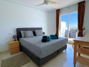 3 chambres, fer et planche à repasser, Wi-Fi gratuit, draps fournis