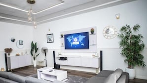Apartemen Keluarga, balkon, pemandangan kota | Area keluarga