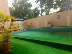Outdoor pool - 215 West Apartment (Abuja)