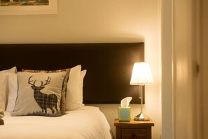 2 bedrooms, iron/ironing board, travel cot, WiFi