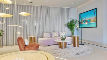 Couples treatment room(s), sauna, hot tub, steam room, body treatments