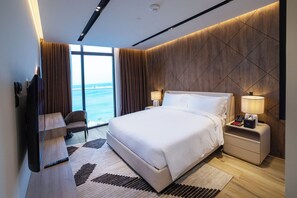 Minibar, blackout curtains, soundproofing, free WiFi