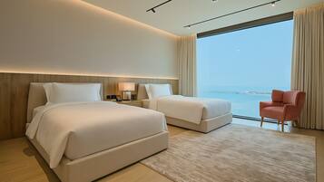 Minibar, blackout curtains, soundproofing, free WiFi