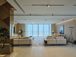 Skyline Penthouse Sea View | Living area
