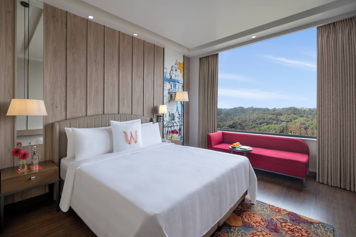 Premium bedding, in-room safe, desk, laptop workspace