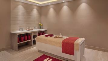 Couples treatment room(s), steam room, aromatherapy