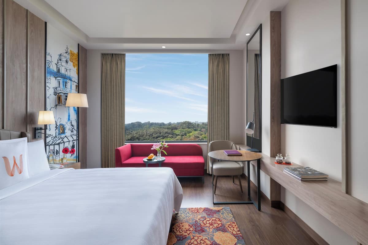 Premium bedding, in-room safe, desk, laptop workspace