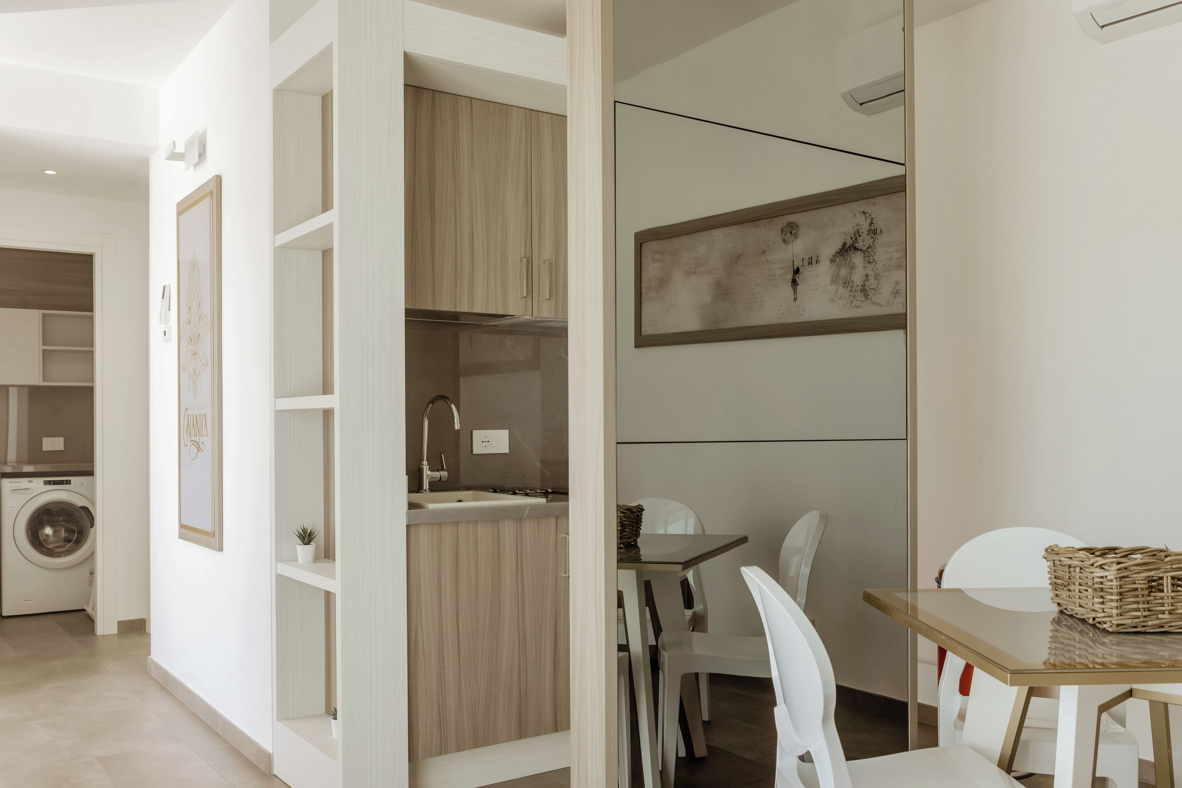 30-英寸纯平电视（配备卫星频道）