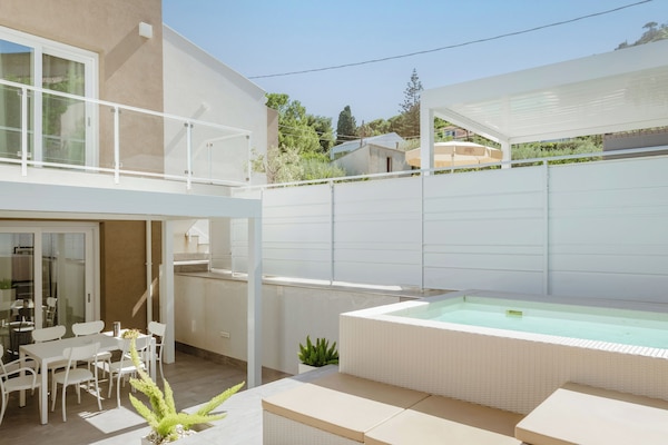 Bañera de hidromasaje privada