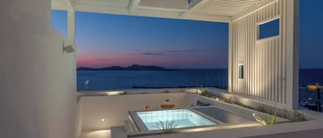 Superior Double Room with Outdoor Hot tub and Panoramic Sea View Split Level | 1 bedroom, soundproofing, free cribs/infant beds, free WiFi