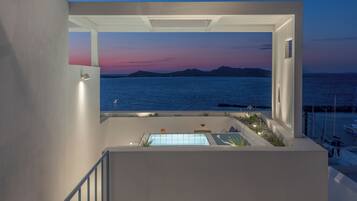 Superior Double Room with Outdoor Hot tub and Panoramic Sea View Split Level | Sistema de insonorización, cunas gratuitas, wifi gratis y ropa de cama
