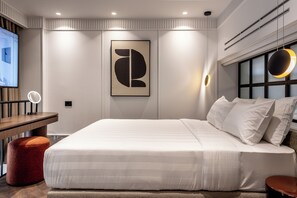Minos Suite, two bedrooms, Kitchenette, City View | Peti besi dalam bilik, kalis bunyi, seterika/papan seterika 