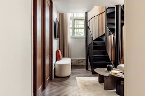 Hellas Suite, two bedrooms, Kitchenette, City View | Living area