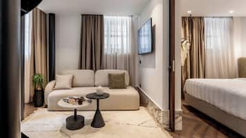 Cnossos Suite, two bedrooms, Kitchenette, City View | 起居區 | 電視