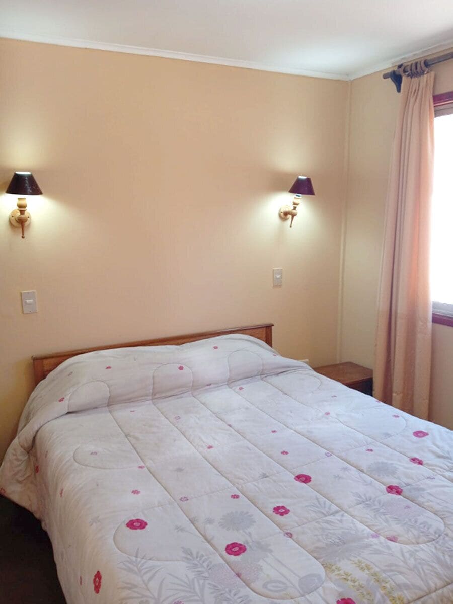 Cabane Familiale, vue piscine | 2 chambres, décoration personnalisée, ameublement personnalisé, bureau