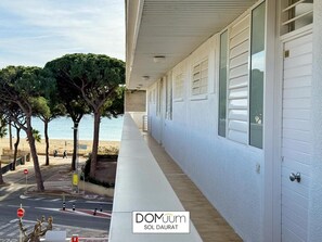 Property grounds - Costa Dorada Apartment, 100m Beach, Wi-Fi, Aircon, Parking (Cambrils)