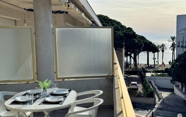 Outdoor dining - Domuum Holidays - Sol Daurat (Cambrils)