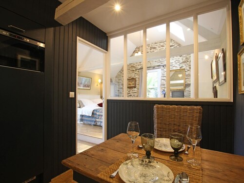 Independent cottage with sea view, private garden and wifi