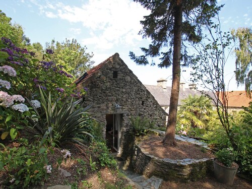 Independent cottage with sea view, private garden and wifi