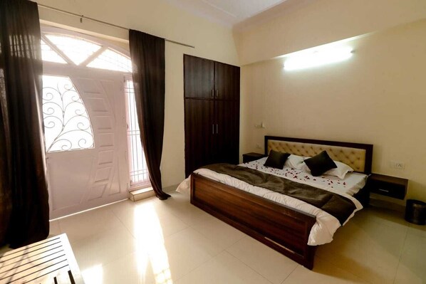 Basic Room | Laptop workspace, free WiFi - MOON LAND HOTEL (Jaipur)