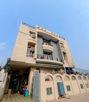 Front of property - MOON LAND HOTEL (Jaipur)