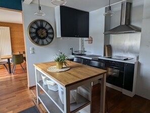 Fridge, microwave