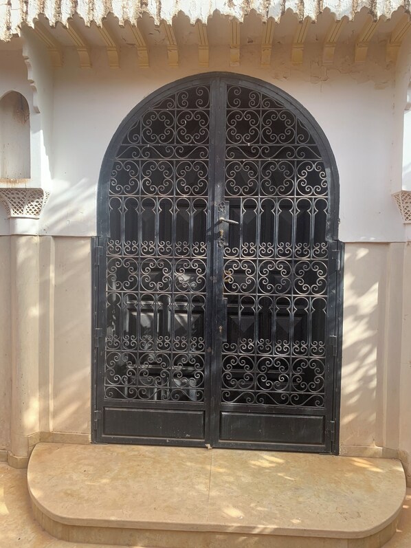 Entrée de l’hébergement