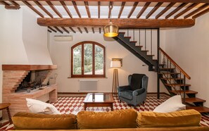 TV - L'Olivazzo Apartment (Chiusi)