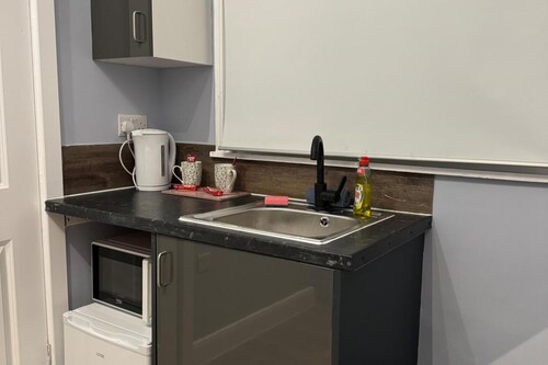 Studio - Sleeps 2 - Parking - Close to Paddington