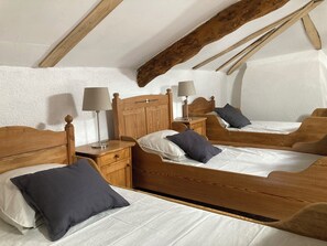 4 間睡房、熨斗/熨衫板、Wi-Fi、床單