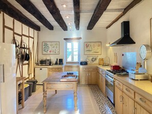 Private kitchen - Charming gîte with swimming pool & large garden, Tarn-et-Garonne (Touffailles)