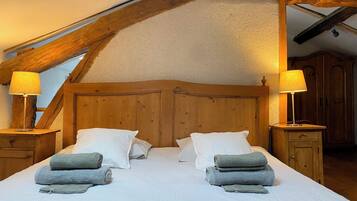 4 quartos, ferros/tábuas de passar roupa, Wi-Fi, roupa de cama