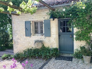 Exterior detail - Charming gîte with swimming pool & large garden, Tarn-et-Garonne (Touffailles)