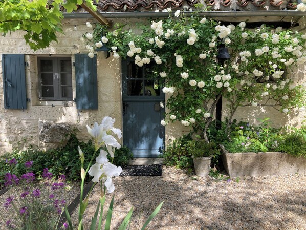 Exterior detail - Charming gîte with swimming pool & large garden, Tarn-et-Garonne (Touffailles)