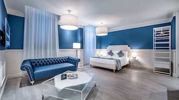 Luxury-Studio | Wohnbereich | 48-Zoll-Flachbildfernseher mit Digitalempfang