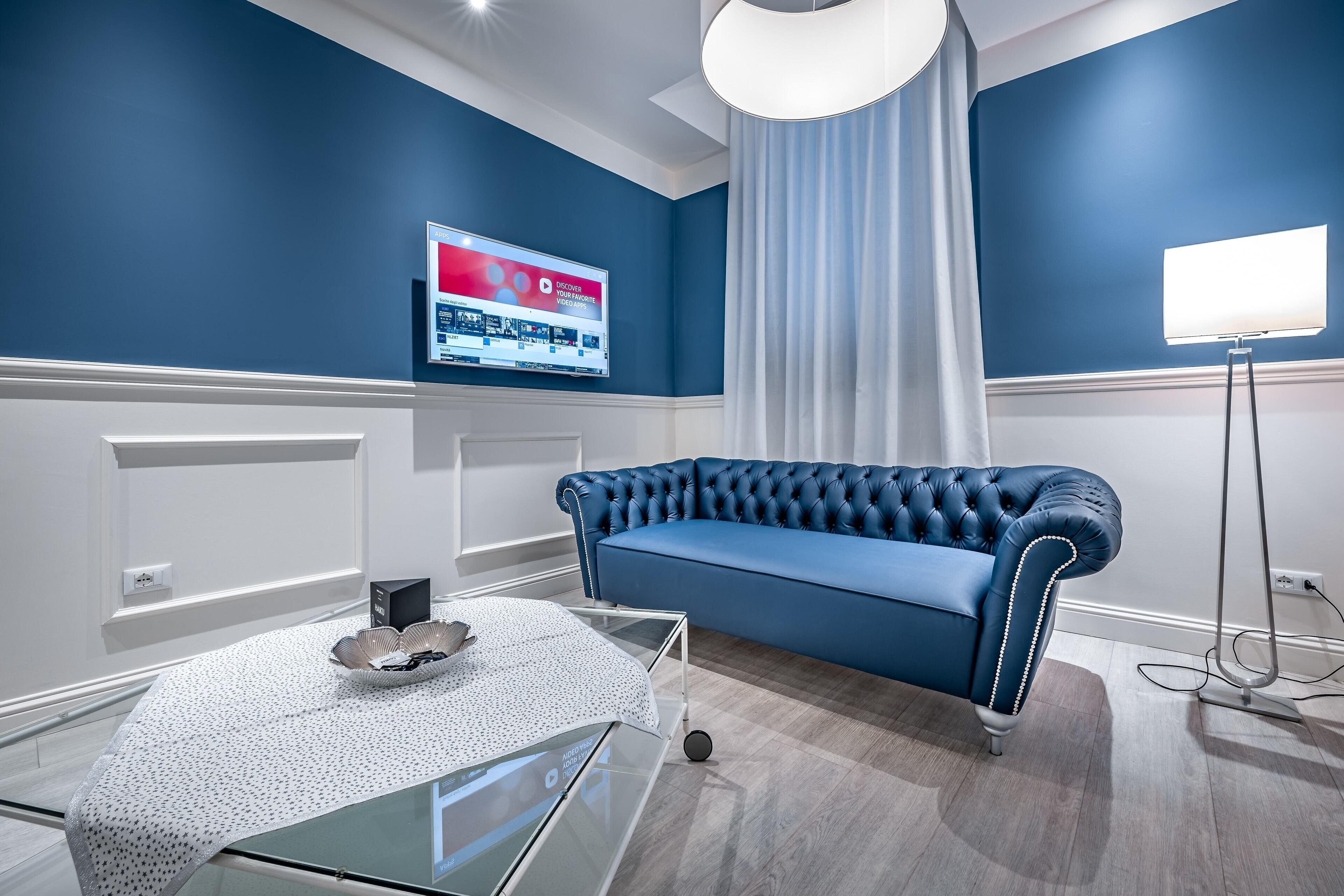 Luxury-Studio | Wohnbereich | 48-Zoll-Flachbildfernseher mit Digitalempfang