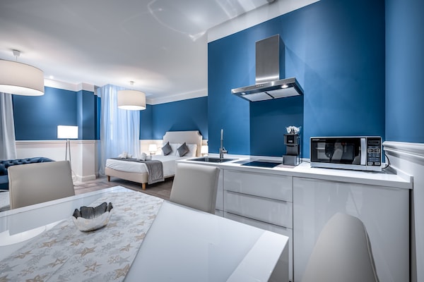 Luxury-Studio | Eigene Küche | Kühlschrank, Mikrowelle, Herdplatte, Espressomaschine
