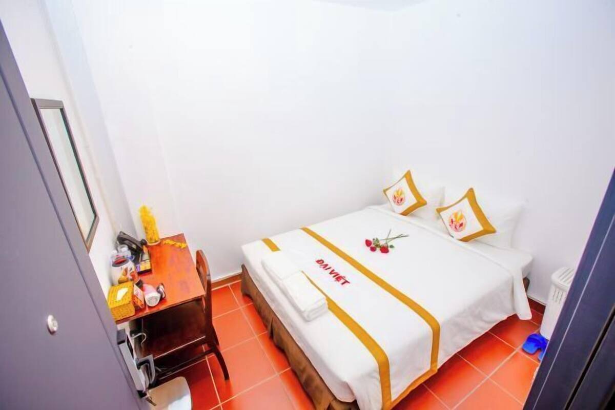 1 bedroom, premium bedding, minibar, desk