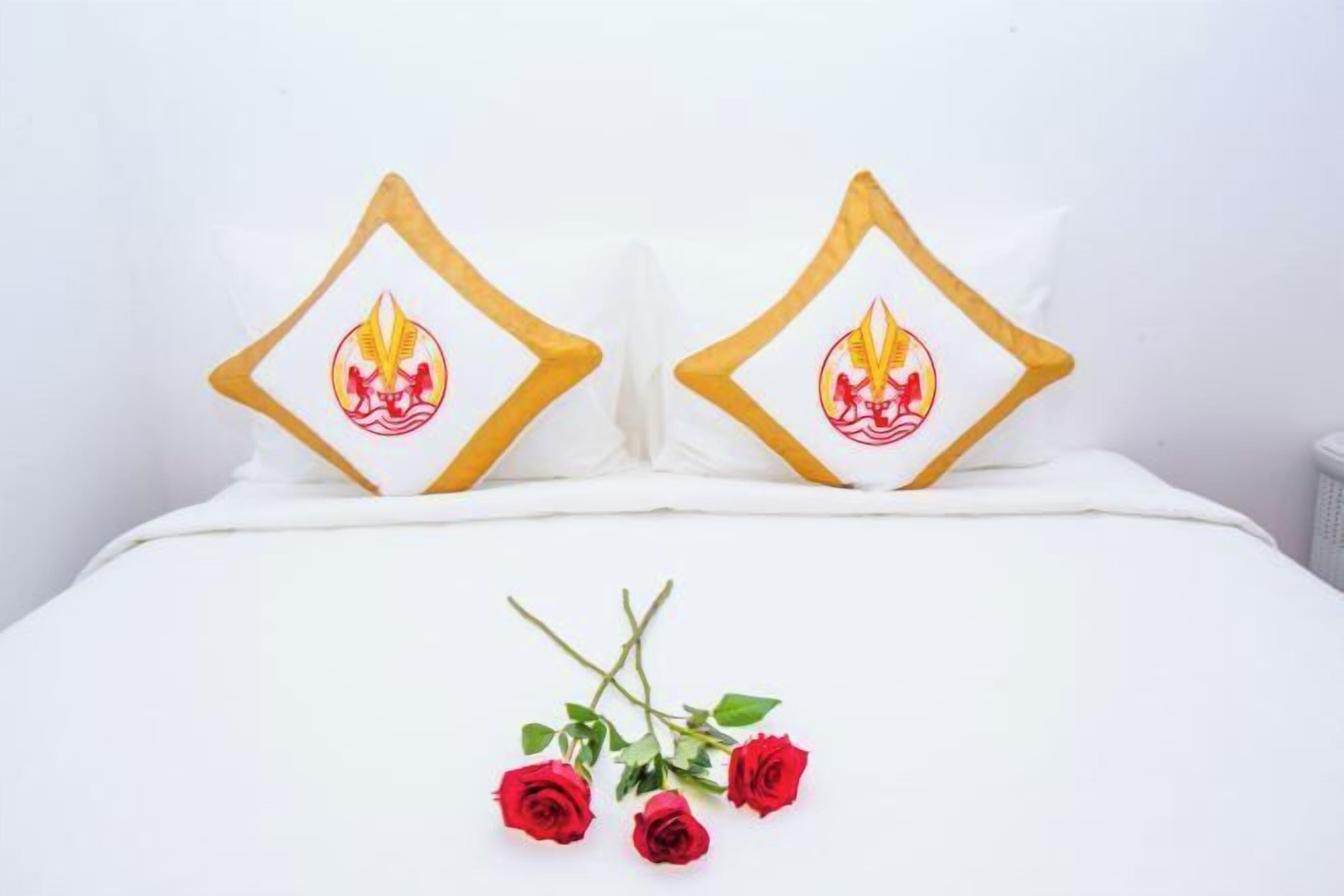 Premium bedding, minibar, desk, free WiFi